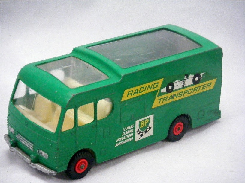 Matchbox Major Packs M-6-B: Racing Car Transporter