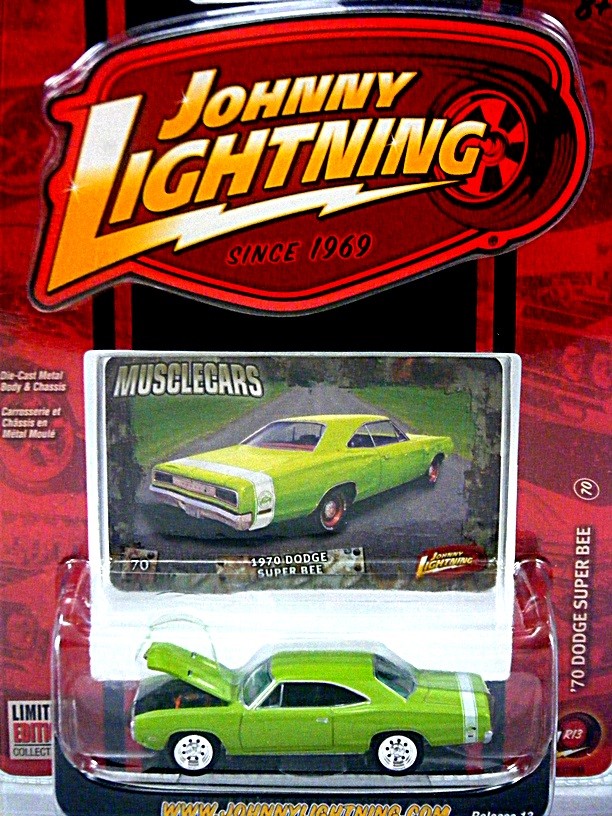 Johnny Lightning Muscle Cars - 1971 Dodge Super Bee
