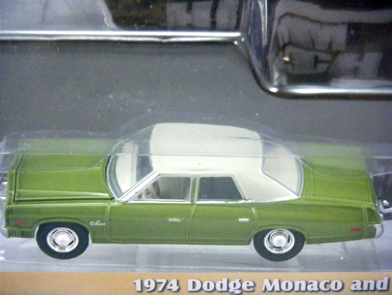 Greenlight Hitch and Tow - 1974 Dodge Monaco and Airstream Bambi Trailer