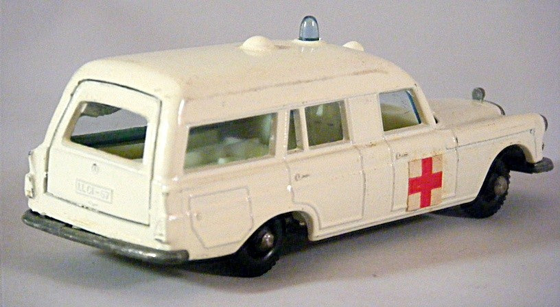 Matchbox - Mercedes-Benz "Binz" Ambulance - with stretcher