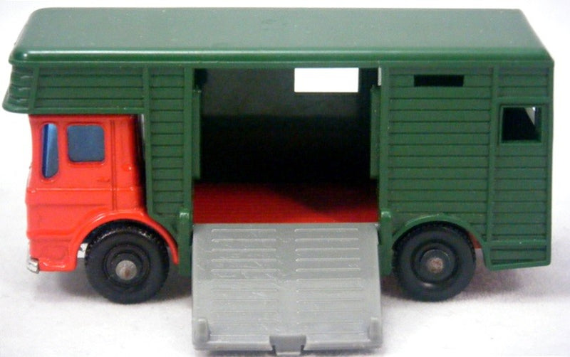 Matchbox Regular Wheels - Bedford Horse Box