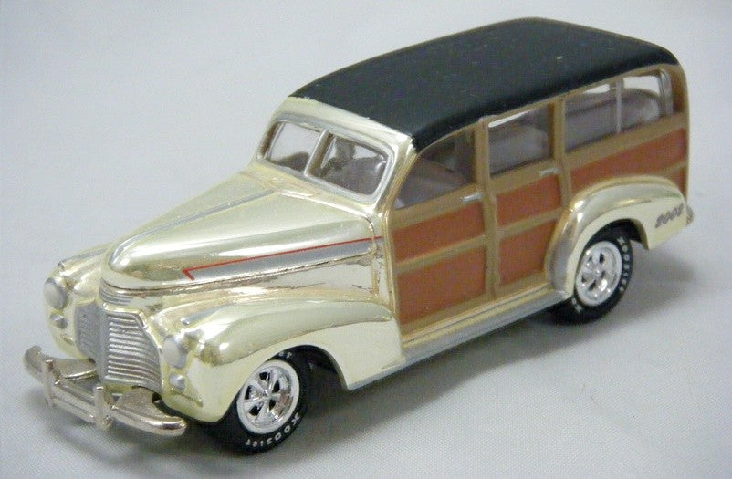 Johnny Lightning Holiday Classics 1941 Chevrolet Woody Station Wagon