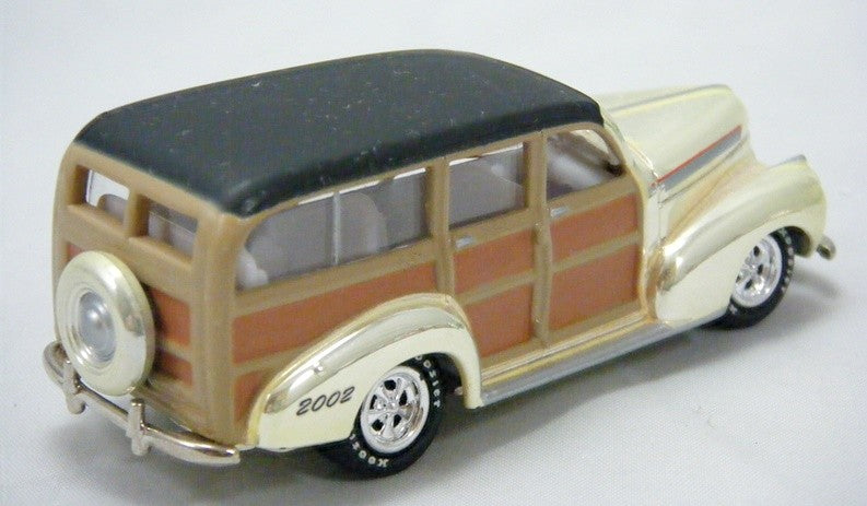 Johnny Lightning Holiday Classics 1941 Chevrolet Woody Station Wagon