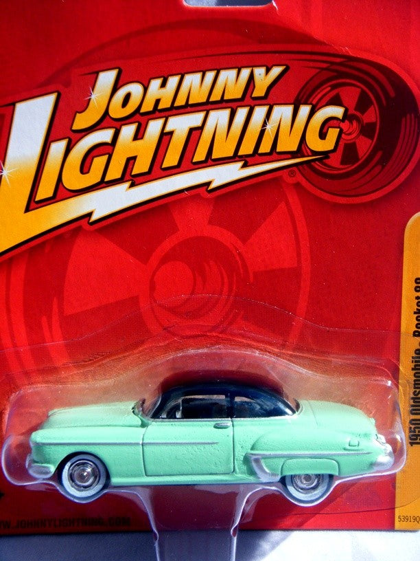 Johnny Lightning Forever 64 R7 1950 Oldsmobile Rocket 88