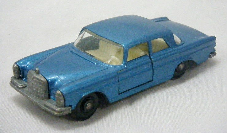 Matchbox Regular Wheels - Mercedes-Benz 300 SE Sedan