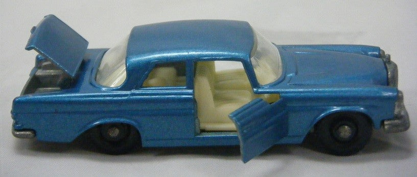Matchbox Regular Wheels - Mercedes-Benz 300 SE Sedan