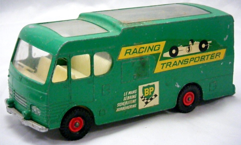 Matchbox Major Packs M-6-B: Racing Car Transporter