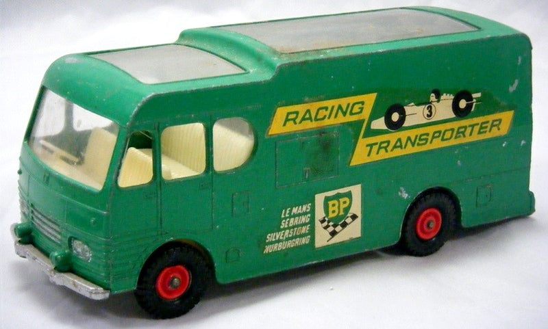 Matchbox Major Packs M-6-B: Racing Car Transporter