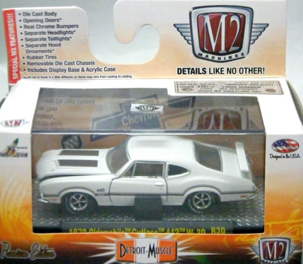 M2 Machines 1970 Oldsmobile Cutlass 442 W-30 Muscle Car