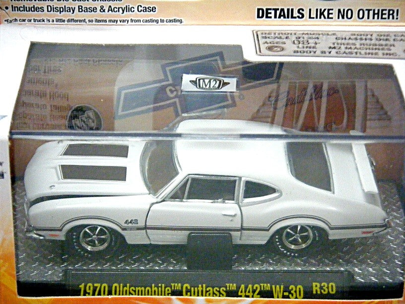 M2 Machines 1970 Oldsmobile Cutlass 442 W-30 Muscle Car