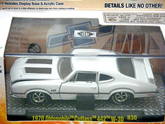 M2 Machines 1970 Oldsmobile Cutlass 442 W-30 Muscle Car