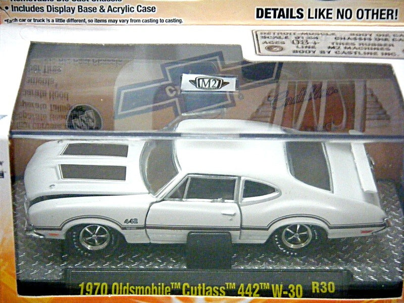 M2 Machines 1970 Oldsmobile Cutlass 442 W-30 Muscle Car