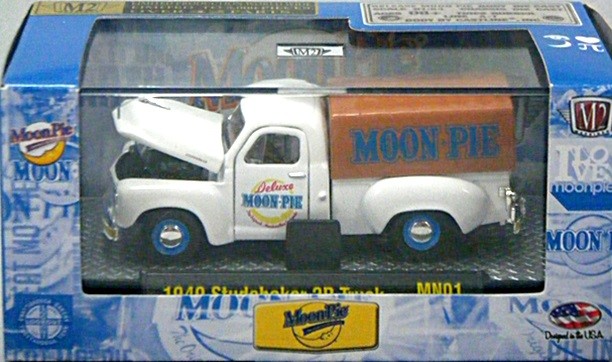 M2 Machines - Moon Pie - 1949 Studebaker 2B Truck