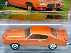 Johnny Lightning - Classic Gold - 1971 Pontiac GTO