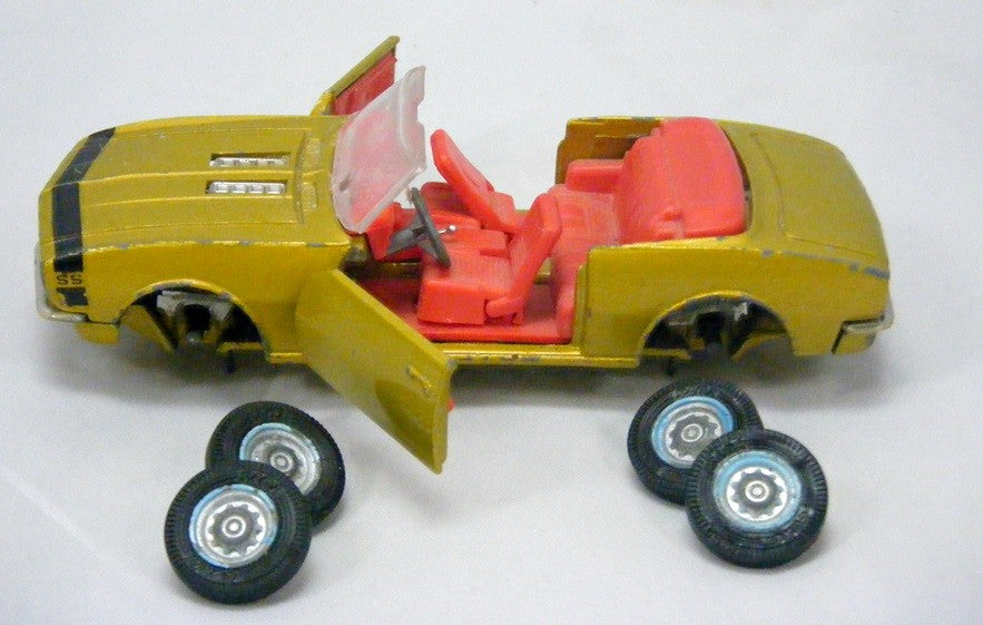 Corgi (338A-1) Chevrolet Camaro SS Convertible