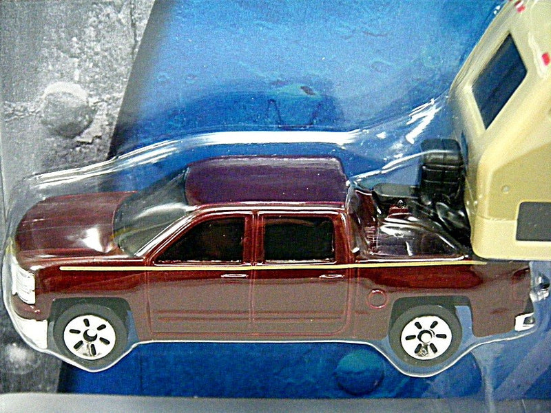 Maisto Heartland Haulers - Chevrolet Silverado and RV Camper