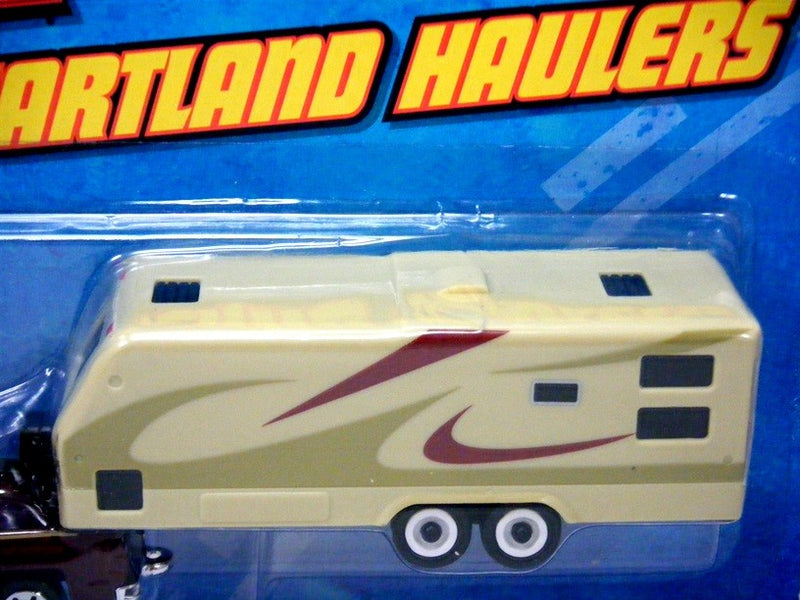 Maisto Heartland Haulers - Chevrolet Silverado and RV Camper