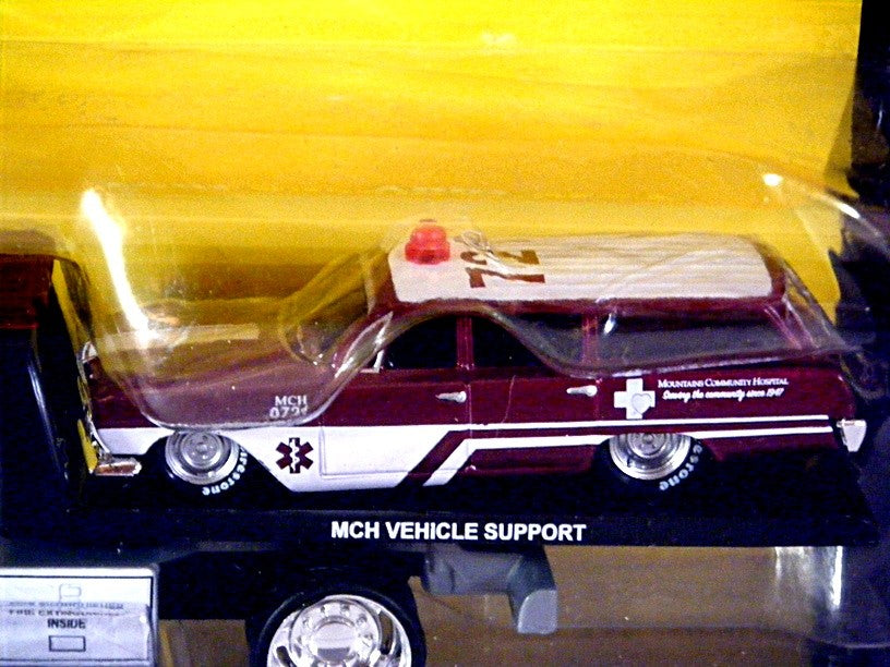 Maisto Adventure Wheels Elite Transport Set - International Durastar Flatbed & 1962 Chevrolet Biscayne Ambulance