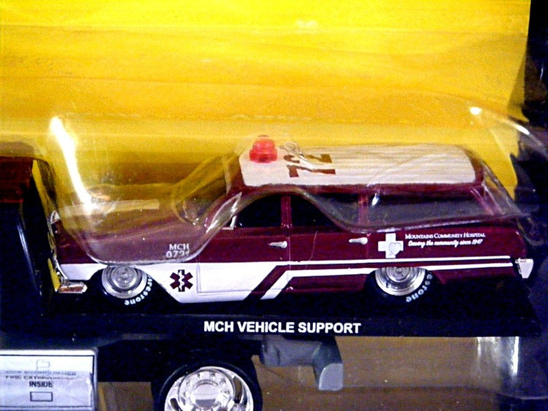 Maisto Adventure Wheels Elite Transport Set - International Durastar Flatbed & 1962 Chevrolet Biscayne Ambulance