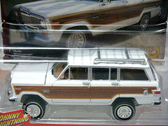 Johnny Lightning R2- Classic Gold - 1981 Jeep Wagoneer