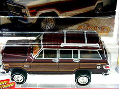 Johnny Lightning R2- Classic Gold - 1981 Jeep Wagoneer