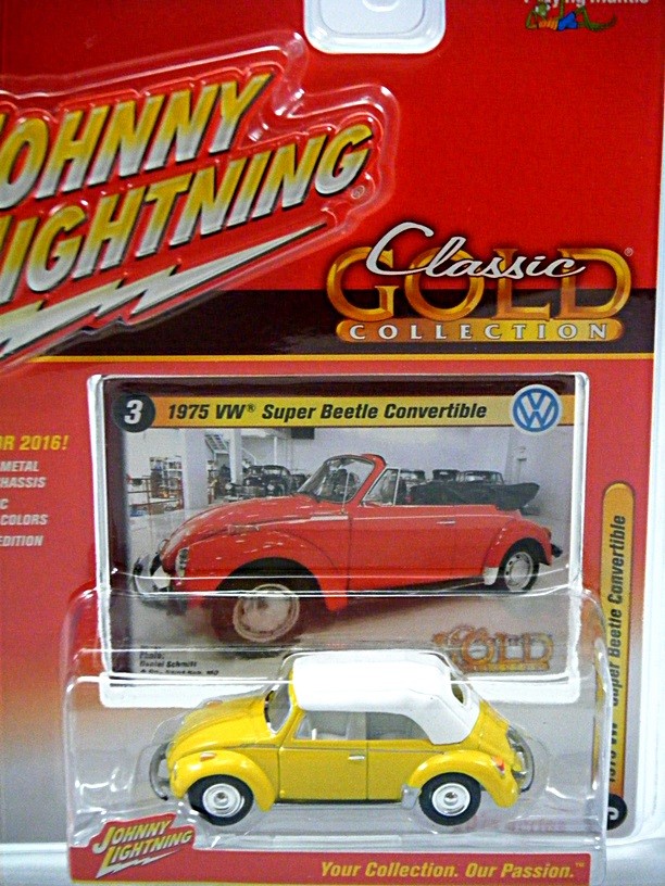 Johnny Lightning R2- Classic Gold - 1975 VW Super Beetle Convertible