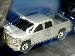 Maisto Heartland Haulers - Chevrolet Silverado and RV Camper