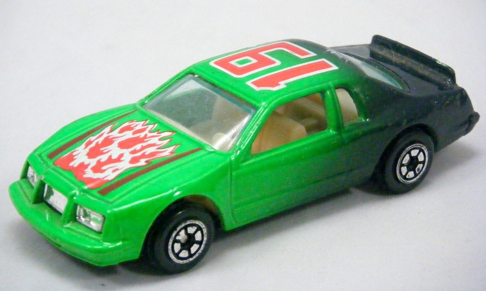 Yatming - Ford Thunderbird Coupe