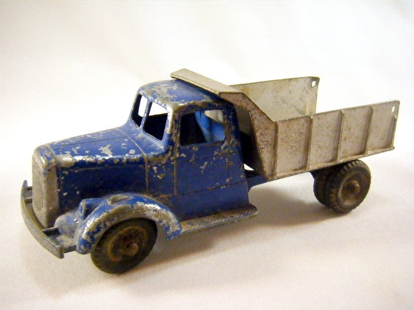 TootsieToy 1947 Mack L-Line Dump Truck