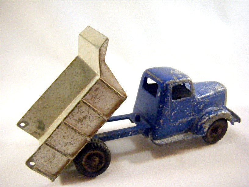 TootsieToy 1947 Mack L-Line Dump Truck