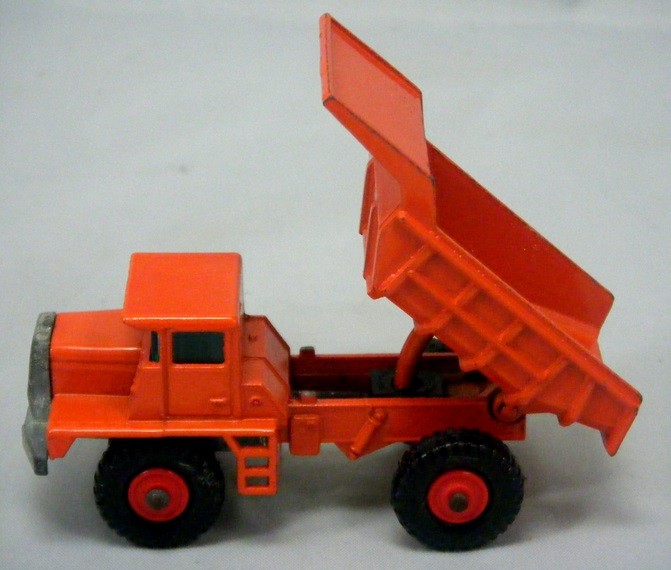 Matchbox (28D-1) Mack Dump Truck
