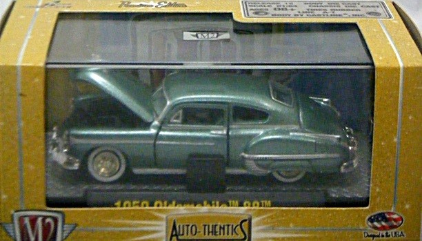 M2 Machines Auto-Thentics - 1950 Oldsmobile 88