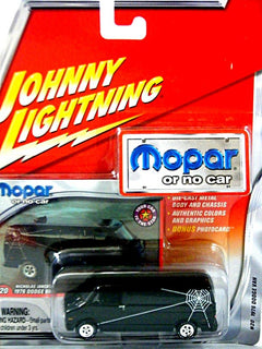  Johnny Lightning MOPAR or no car – 1976 Dodge Custom Van 