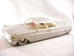 Jada 1961 Chevolet Impala Lowrider (1:24 Scale)
