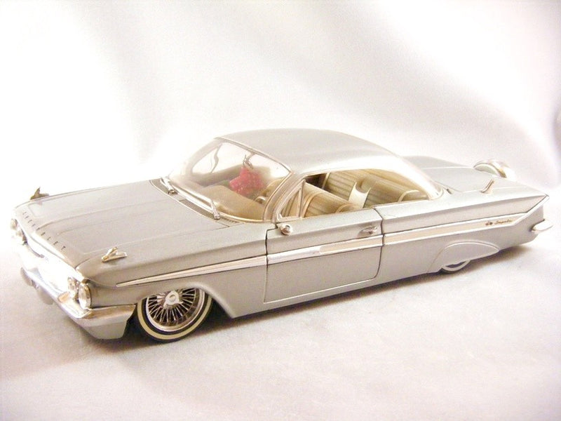 Jada 1961 Chevolet Impala Lowrider (1:24 Scale)