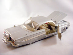 Jada 1961 Chevolet Impala Lowrider (1:24 Scale)