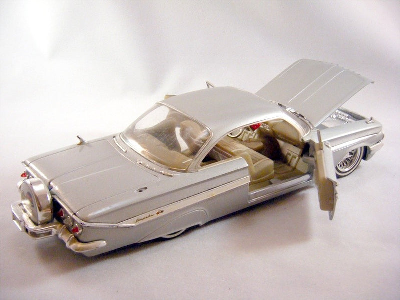 Jada 1961 Chevolet Impala Lowrider (1:24 Scale)