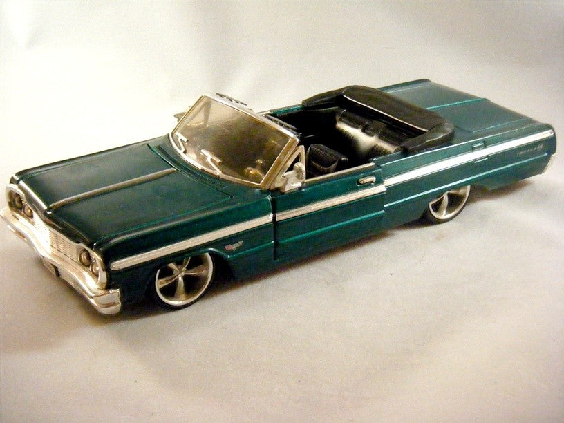 Superior Diecast 1964 Chevrolet Impala Lowrider Convertible (1:24 Scale)