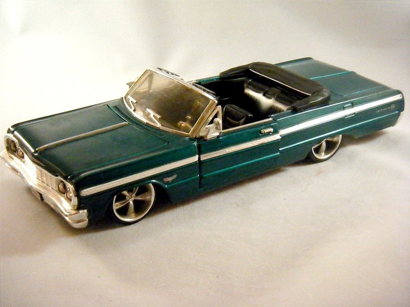 Superior Diecast 1964 Chevrolet Impala Lowrider Convertible (1:24 Scale)