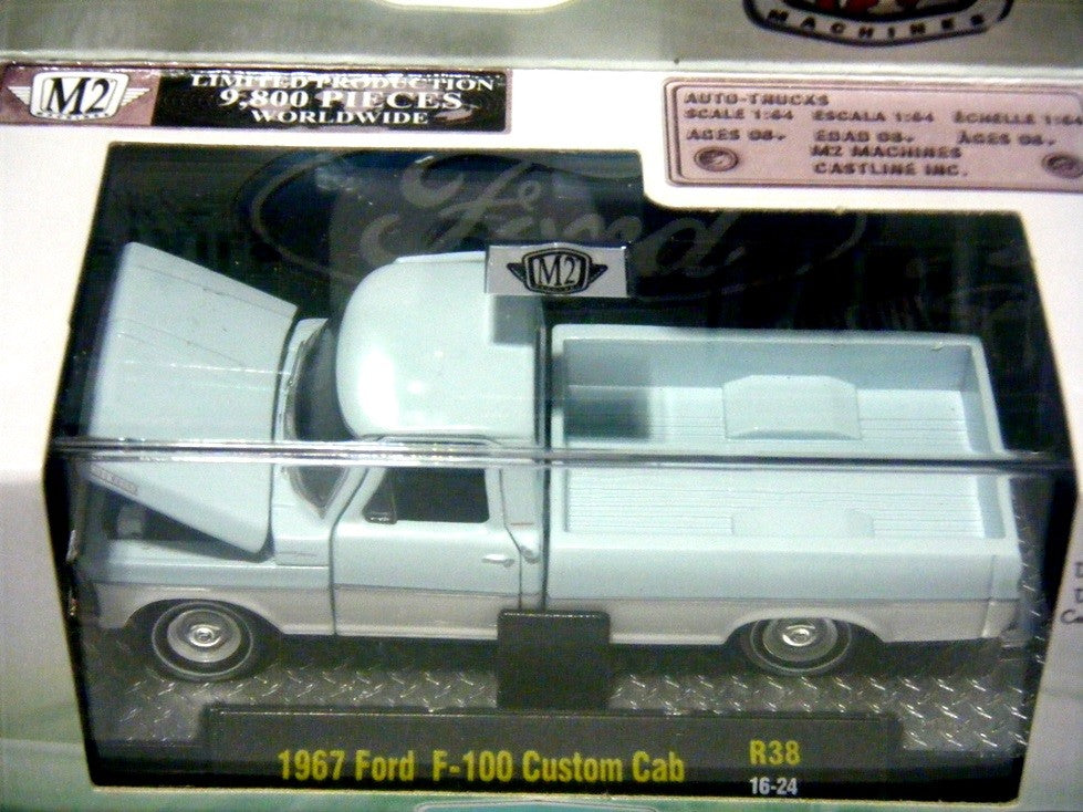 M2 Machines Auto-Trucks 1967 Ford F-100 Custom Cab Pickup Truck