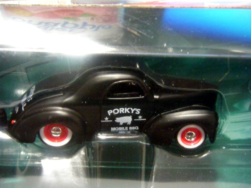Maisto - Tow & Go - 1941 WIllys Coupe and Traveler Trailer Set