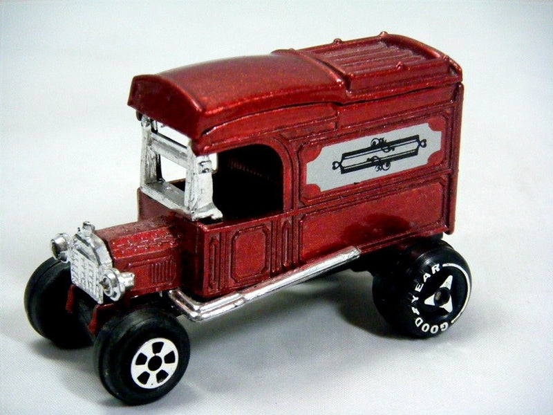 Ertl Replica Series -1913 Model T Ford Van Street Rod
