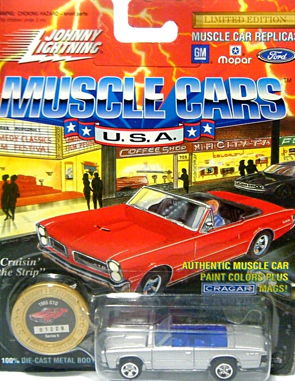 Johnny Lightning Muscle Cars USA 1965 Pontiac GTO Convertible