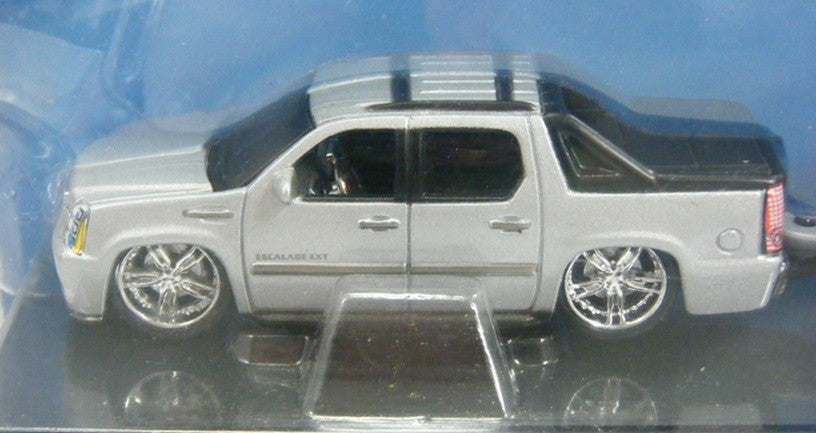 Maisto Elite Transport Set - Mercedes Race Team Vehicle Support Flatbed Tow Truck with Mercedes-Benz SLR McLaren