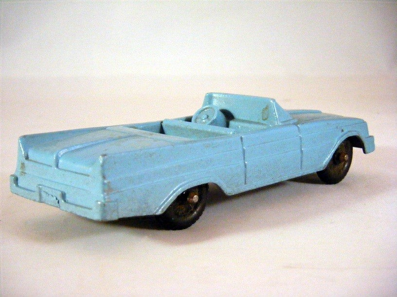 TootsieToy 1960 Chrysler Convertible