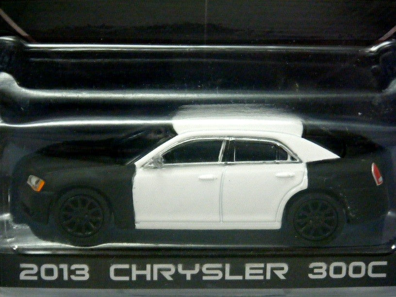 Greenlight Hobby Exclusives - Spy Shot - 2013 Chrysler 300C