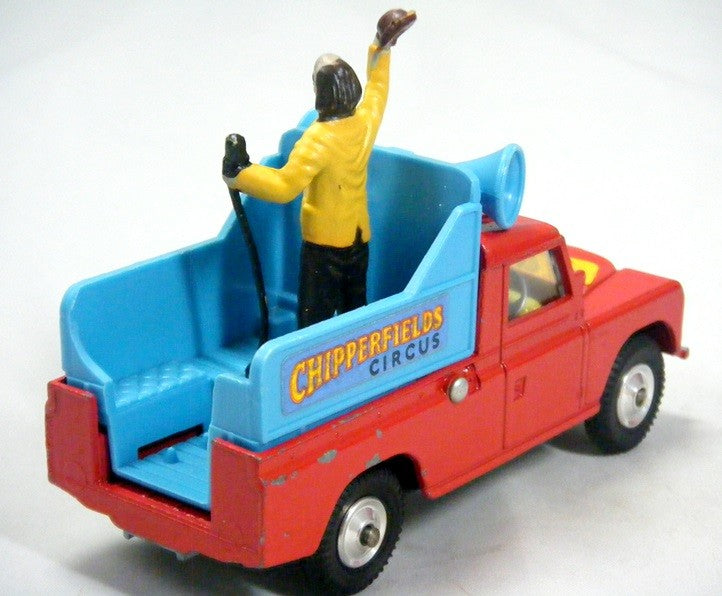 Corgi (487-A-2) Chipperfields Circus - Land Rover Circus Parade Vehicle