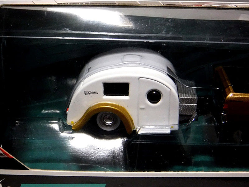 Maisto - Tow & Go - 1967 Chevy El Camino  and Traveler Trailer Set