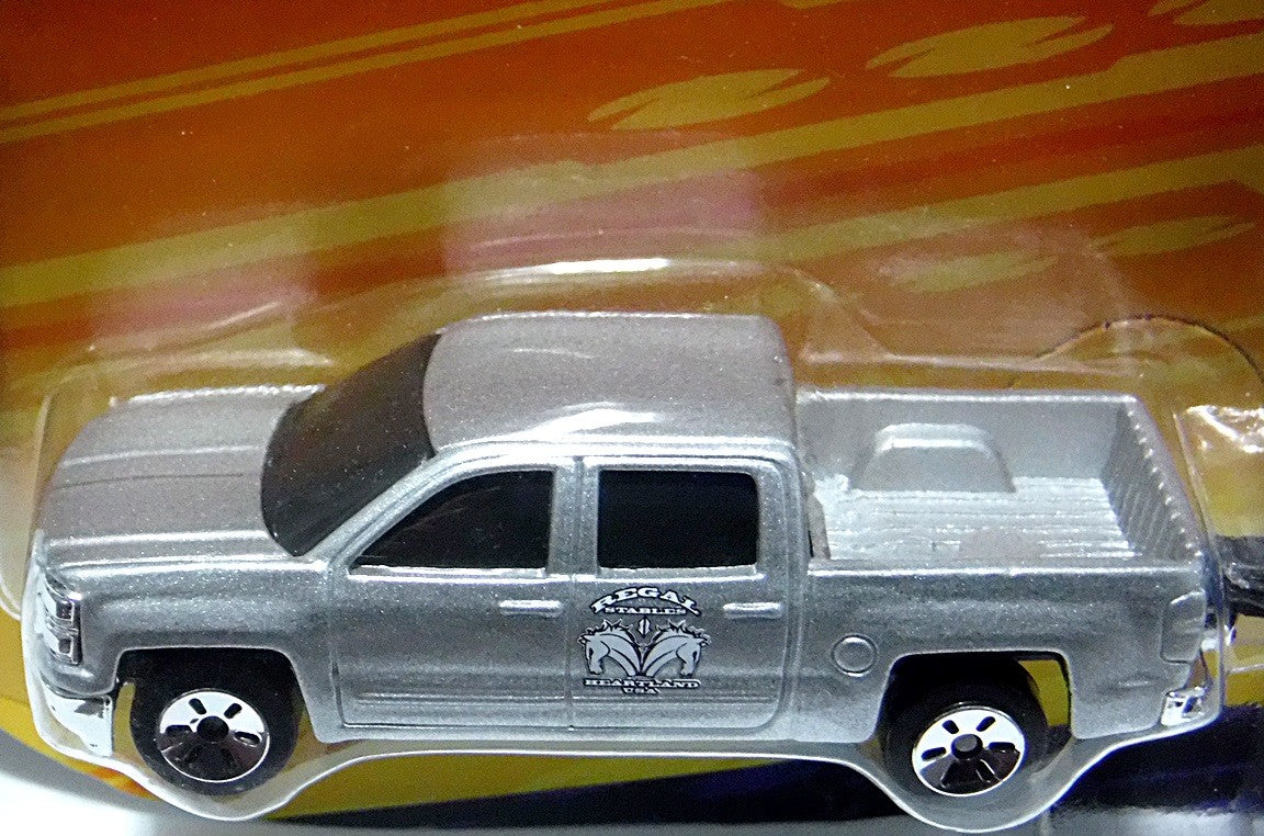 Maisto Heartland Haulers - Chevrolet Silverado and Horse Trailer