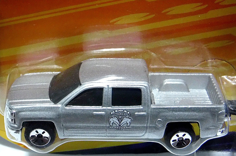 Maisto Heartland Haulers - Chevrolet Silverado and Horse Trailer